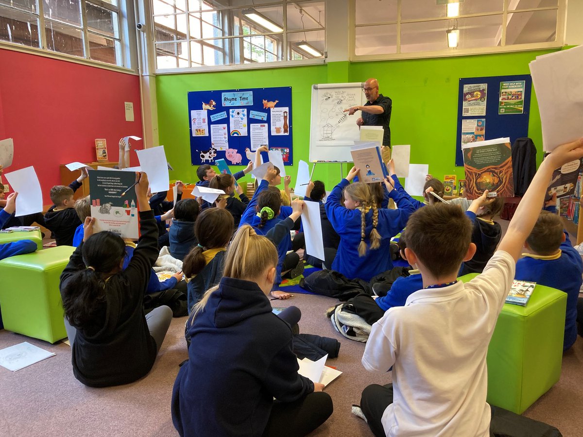 nylibraries's tweet photo. HAD THE BEST DAY over on the coast today as @TonyDeSaulles ran not one but workshops as part of the #ReadingPictures Seeing Stories festival! First workshop was at #Scarborough Library with budding illustrators from @GladstoneRPS @ASCELUK @libsconnected @ace_national https://t.co/SMMFr8uIwP