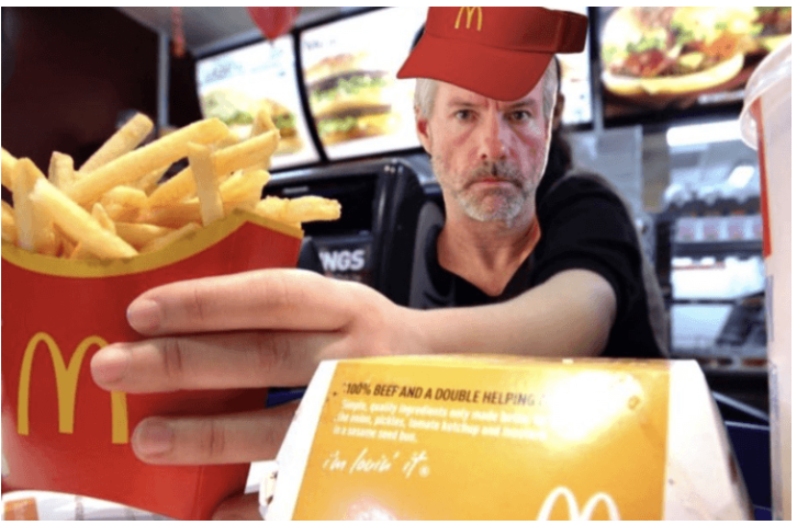 Omg, is Michael Saylor now working at McDonald's 😝, after bitcoin crashed, guess he lost a ton
#BTC #BitcoinCrash #MicroStrategy #Michaelsaylor #McDonalds