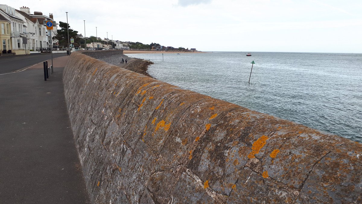 RenateDavieTour's tweet photo. In the 19th C #Exmouth was a famous #seasideresort, protected by a seawall built in 1842. 540m long made from Devon #limestone, designed by Londoner John Smeaton (#LondonBridge &amp; #LondonDocks, unrelated to Plymouth's #Eddiestonelighthouse)
@VisitDevon @ExmouthRNLI https://t.co/buQ6Xvslcz