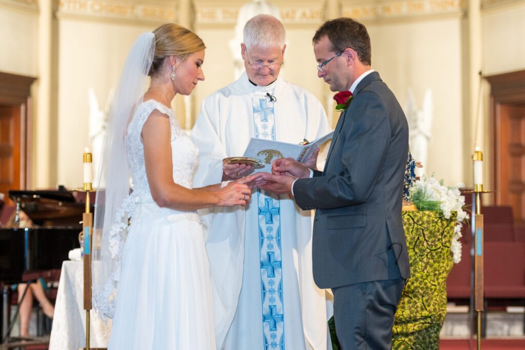 CatholicMatch's tweet photo. Before Rose and Andrew met in person for the first time, after connecting on #CatholicMatch, they were both extremely nervous.
However, they didn't have anything to worry about...
Read their story here: https://t.co/AeIAt8QM4u
#CatholicTwitter #SingleCatholics #OnlineDating https://t.co/3ac2rCt6KS