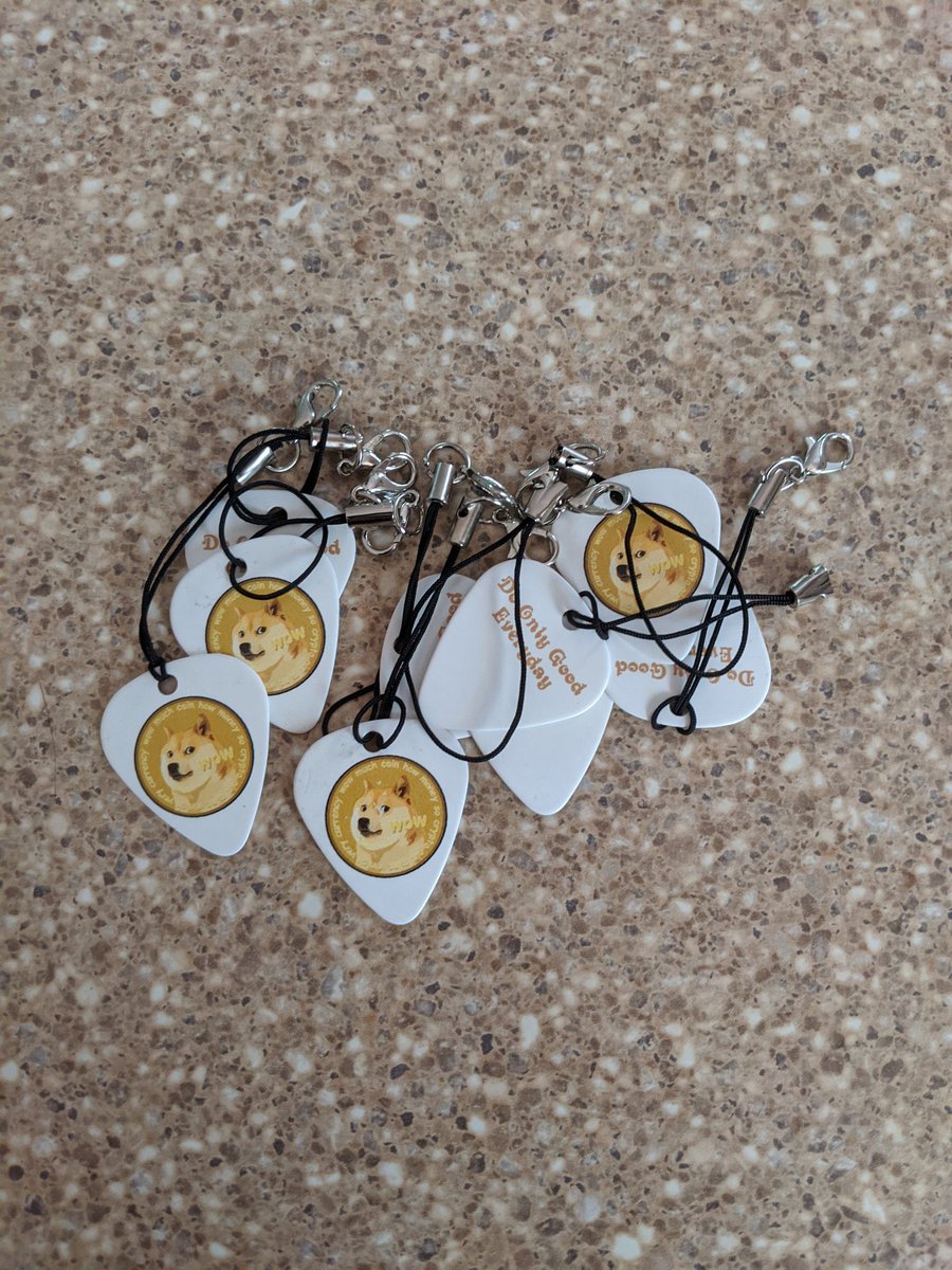 TXDarinLopez's tweet photo. Everyone who tips 1.69 #dogecoin today with @MyDogeOfficial wallet or @SoDogeTip gets a #dogepick and the NFT to match. https://t.co/7TVP4MwEM6