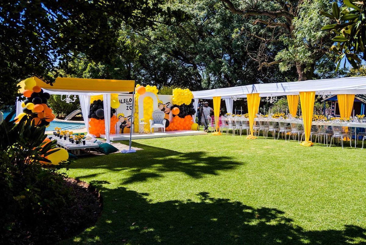 nonoevents's tweet photo. 10th Birthday Celebration
#HleloTurns10
#IntimateCelebration
Thank you @DJZinhle & Kholikamanyoni 🙏
#BirthdayCelebration #YellowTheme
#Backdrop #Balloons #YellowFlowers
#NonoEvents https://t.co/euhQ9qJn8S