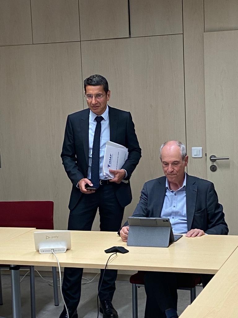 1ère réunion du Comité législatif de @amf avec @GuyGeoffroy et @JpierreBouquet pour associer les maires et présidents d’epci à l’élaboration des lois et règlements. Il est urgent de lutter contre l’inflation normative, d’adapter les textes aux réalités locales et de les évaluer.