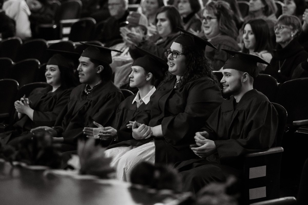 SWMetro's tweet photo. A HUGE CONGRATULATIONS to our SWMHS Class of 2022  quarter 3 graduates! 🎓🎉

We're so proud of the challenges you've all over come, and cant wait to see the amazing things you all accomplish. We wish you all the best of luck as you enter the next chapter of your lives !! https://t.co/0ZeuCxMFcQ