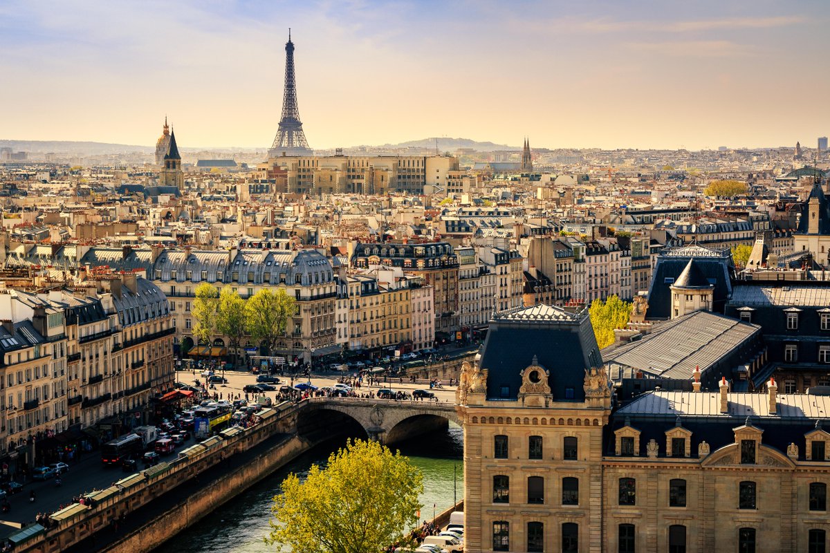 Expedia's tweet photo. Paris is always a good idea. ✨ https://t.co/yMR7iiJz5P