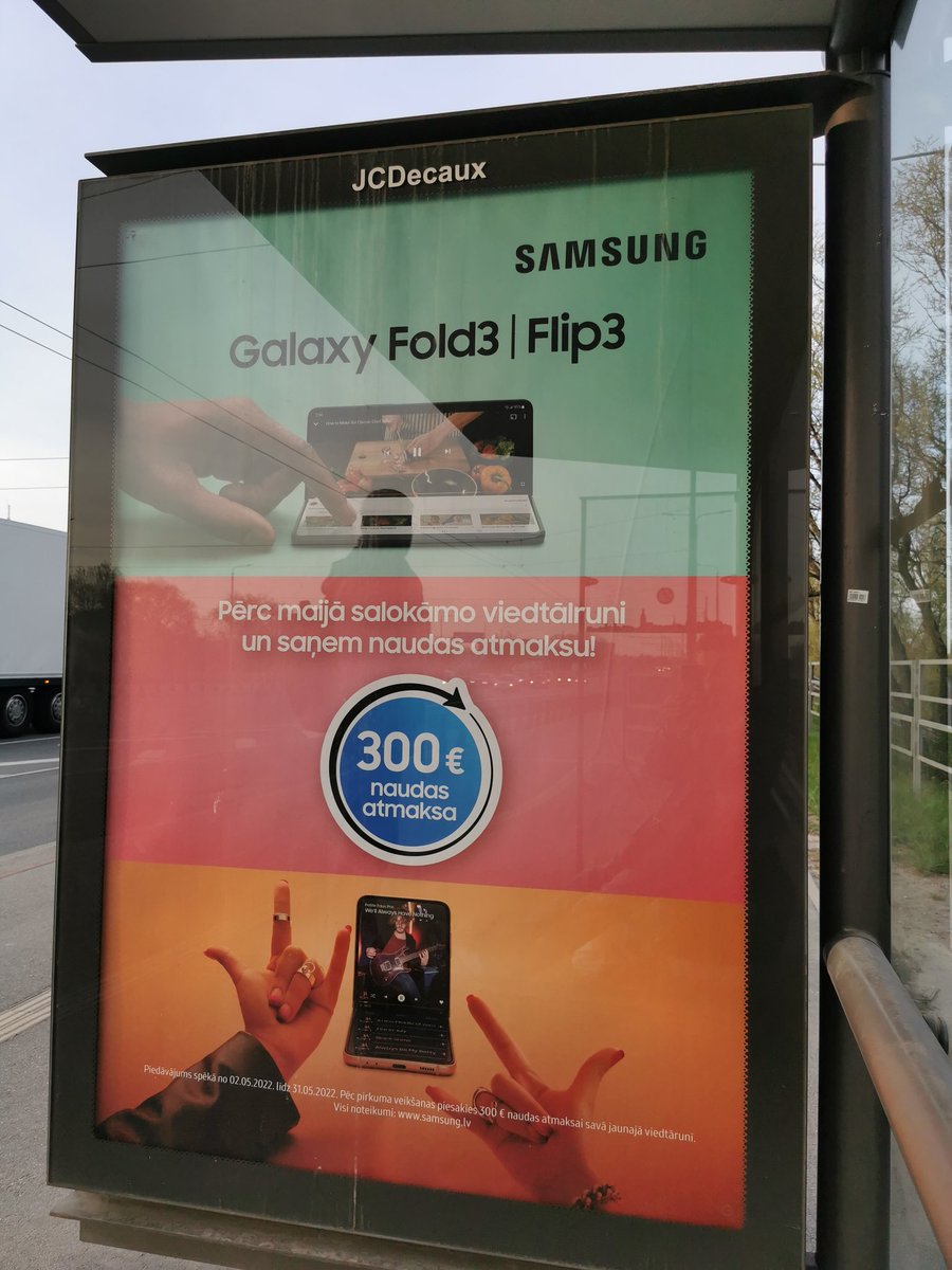 Aldis371's tweet photo. @SamsungLV Ko nozīmē šī rokas zīme? Es ceru ko tas nozīmē rokas zīme? https://t.co/mnT6UbRxsu