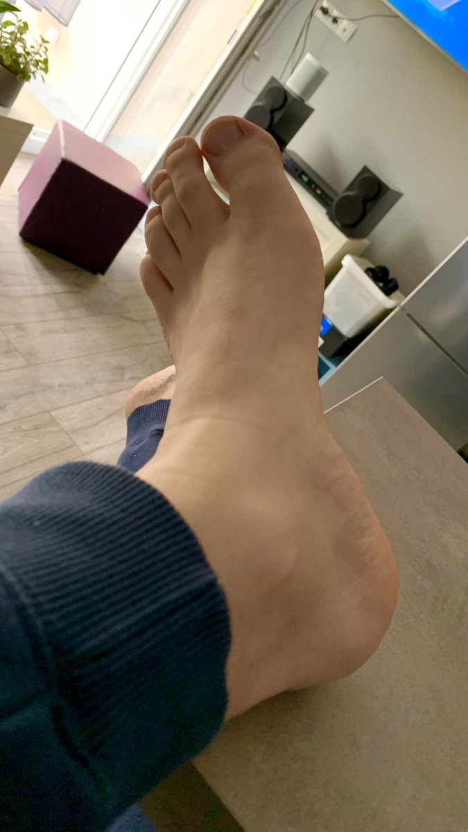 Alexfeet25's tweet photo. #manfoot #feet #gayfeet #gayfeetlove https://t.co/wYdWLaM1n6