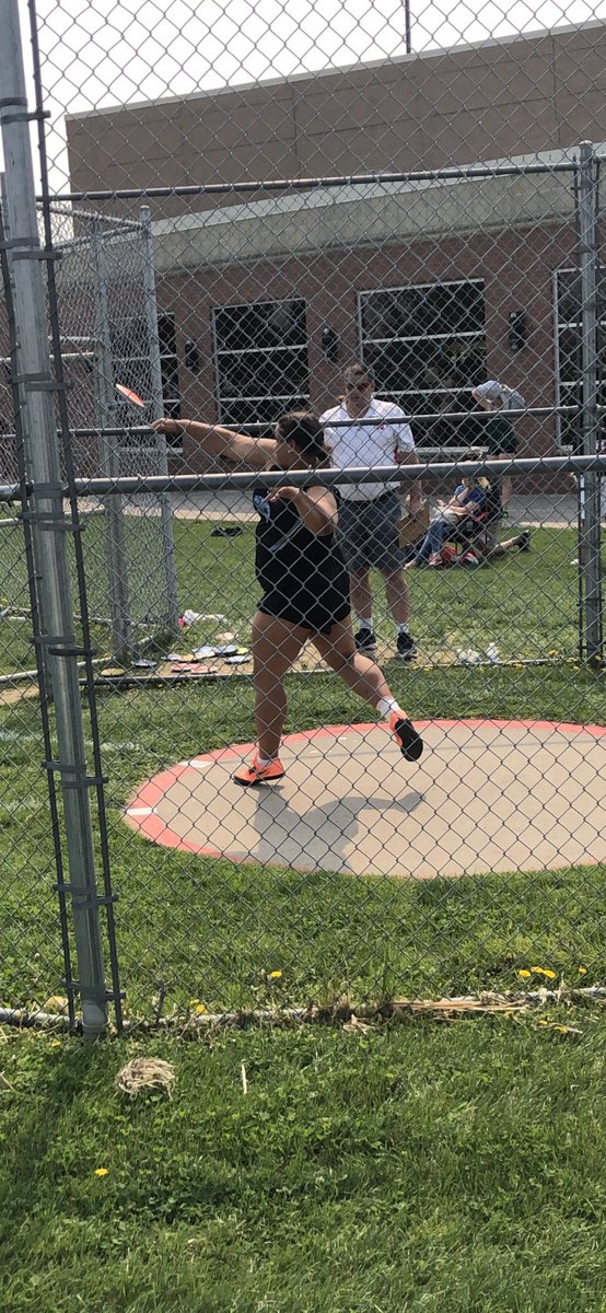 Alex Johnson punches her ticket to State by finishing 3rd 🥉 in Discus at the B1 District Championship! Way to go! 🐏💪<a href="/RalstonHS/">Ralston High School</a>