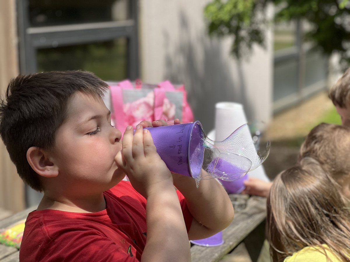 Ms_KatelynH's tweet photo. Celebrating the count down until 1st grade! Todays theme is bubbles and we had a blast!#AmandaMustangs #middies @MiddletownOH @MrsVonHolle @AmandaEleTweets https://t.co/w4TV6VonkR