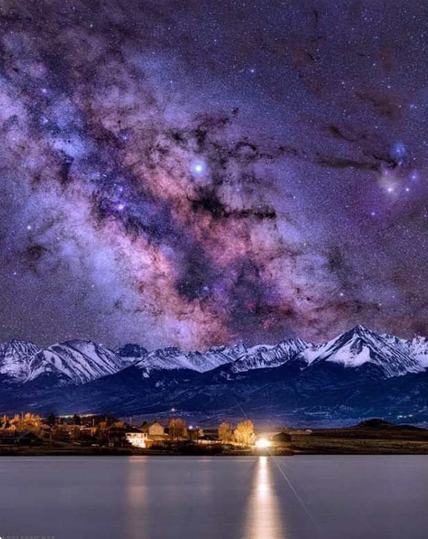 Space_Hub @SpaceHub_SL from
ウェストクリフのサングレデクリスト山脈の上のデュース湖の上の乳白色の道