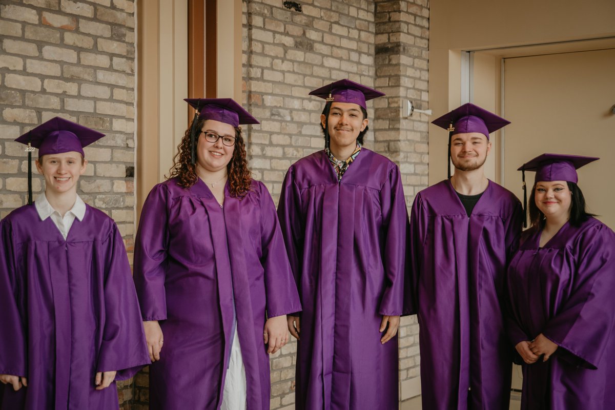 SWMetro's tweet photo. A HUGE CONGRATULATIONS to our SWMHS Class of 2022  quarter 3 graduates! 🎓🎉

We're so proud of the challenges you've all over come, and cant wait to see the amazing things you all accomplish. We wish you all the best of luck as you enter the next chapter of your lives !! https://t.co/0ZeuCxMFcQ