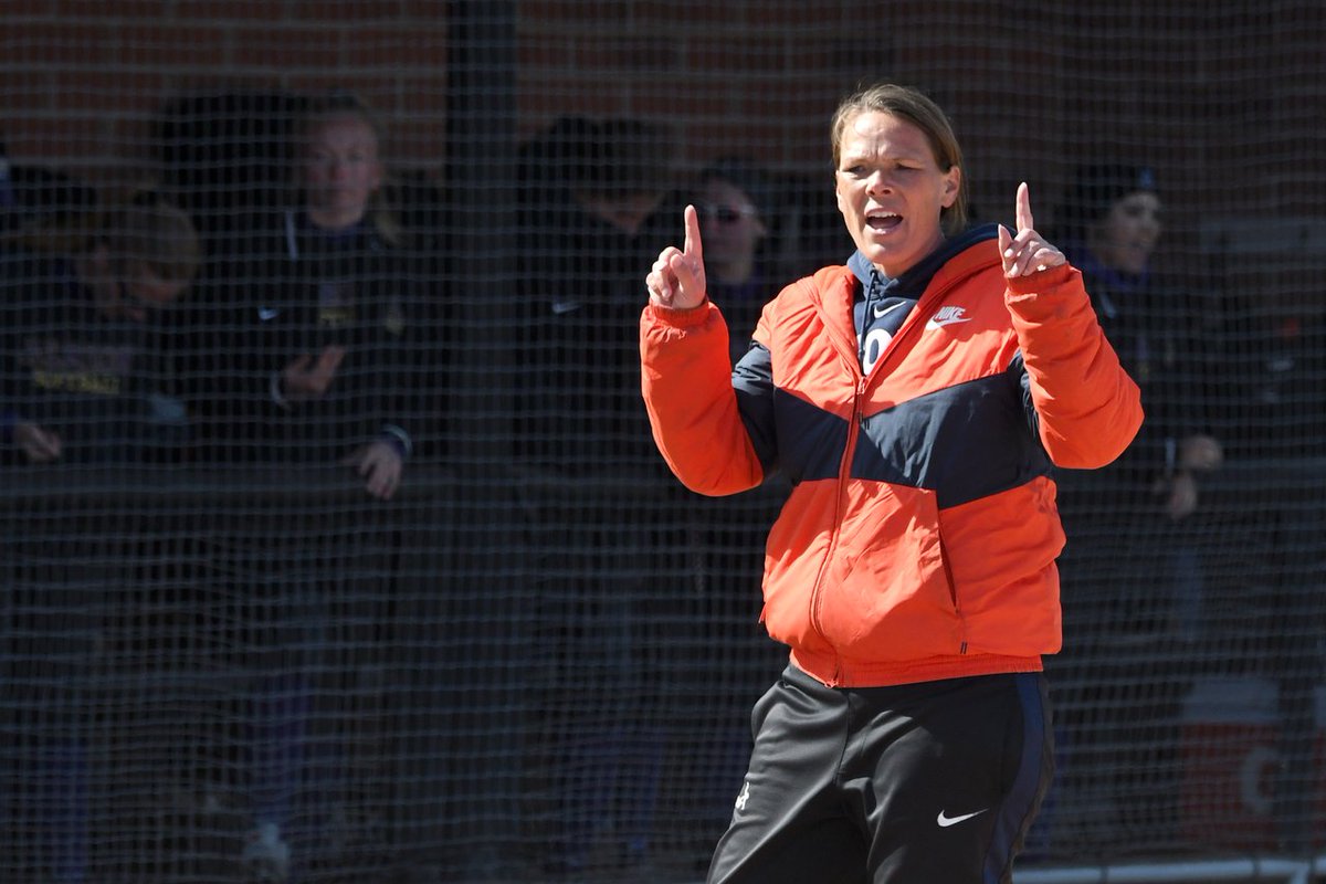 Mary VandeHoef is stepping down as Hope College softball coach after 12 successful seasons. The Flying Dutch won 272 games, made three NCAA Tournament appearances and claimed two MIAA titles under VandeHoef's guidance. #BeStrongBeTrue #d3sb

athletics.hope.edu/sports/sball/2…