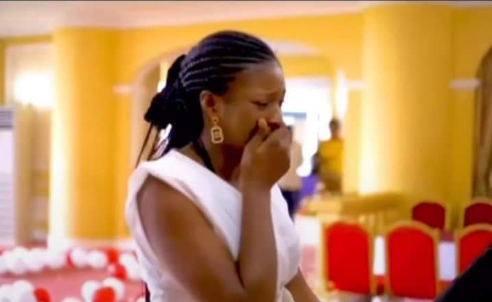 HumourCine237's tweet photo. 🔴News 
Aïssa Njayou n'est plus sur le marché oooo. Elle vient d'accepter la demande en mariage de son amoureux. Félicitations au couple. 
#RemplissonsLesSalles https://t.co/xOK6lKPtT8