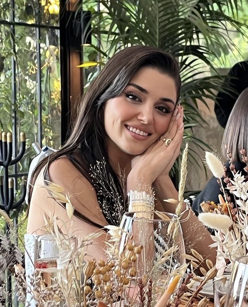 gg201200's tweet photo. Peri kız 🧚🏻 #AtasayXHandeErçel https://t.co/LgIppQfwbG