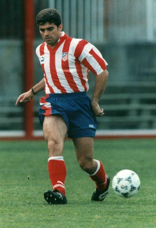 BenditalocuraAt's tweet photo. Hoy cumple 57 años Juan Fco. Rodríguez "JUANITO". Defensa canario que jugó en el @Atleti entre 1990-94 (142 partidos, 16 goles). A su capacidad defensiva unía un magnífico disparo. Ganó 2 Copas del Rey. ¡Muchas felicidades!
#HistoriaATM https://t.co/bLzuT8lVkR