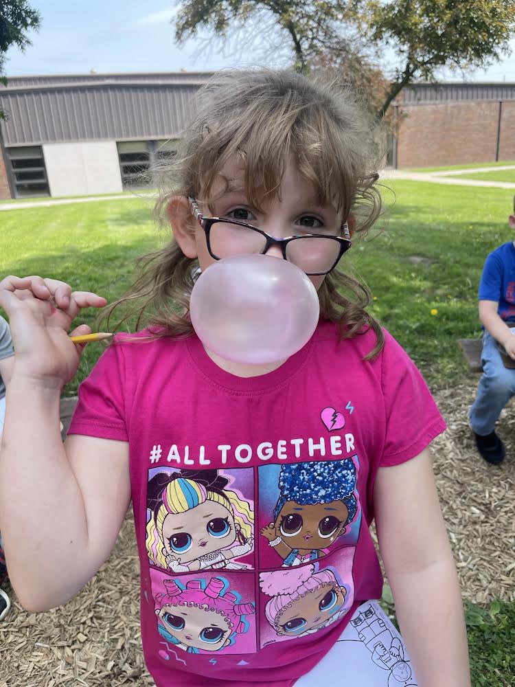 Ms_KatelynH's tweet photo. We had some friends who were able to blow bubbles using gum! Enjoying our outdoor classroom area! @AmandaEleTweets @MiddletownOH #bubbleday #middiesonthemove https://t.co/y8a83ZUKXo