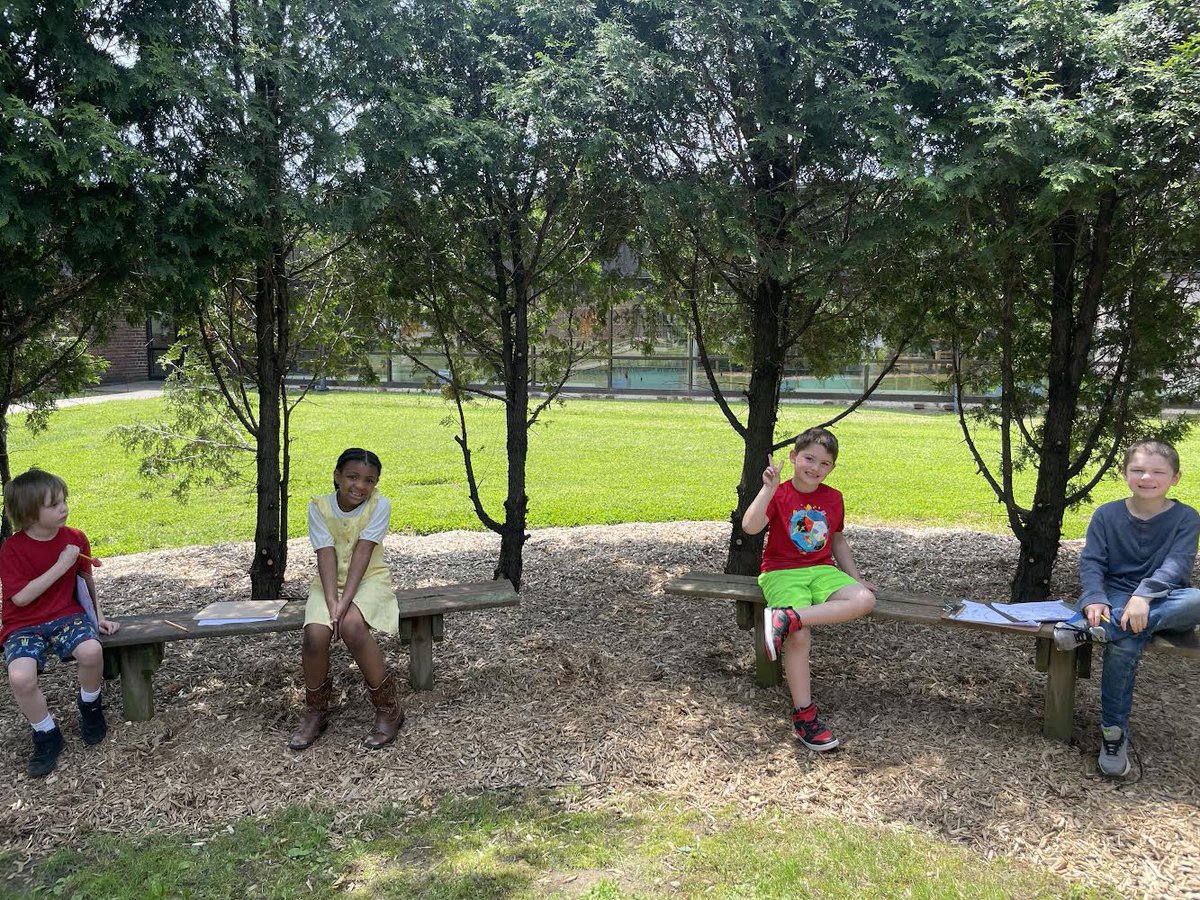 Ms_KatelynH's tweet photo. We had some friends who were able to blow bubbles using gum! Enjoying our outdoor classroom area! @AmandaEleTweets @MiddletownOH #bubbleday #middiesonthemove https://t.co/y8a83ZUKXo