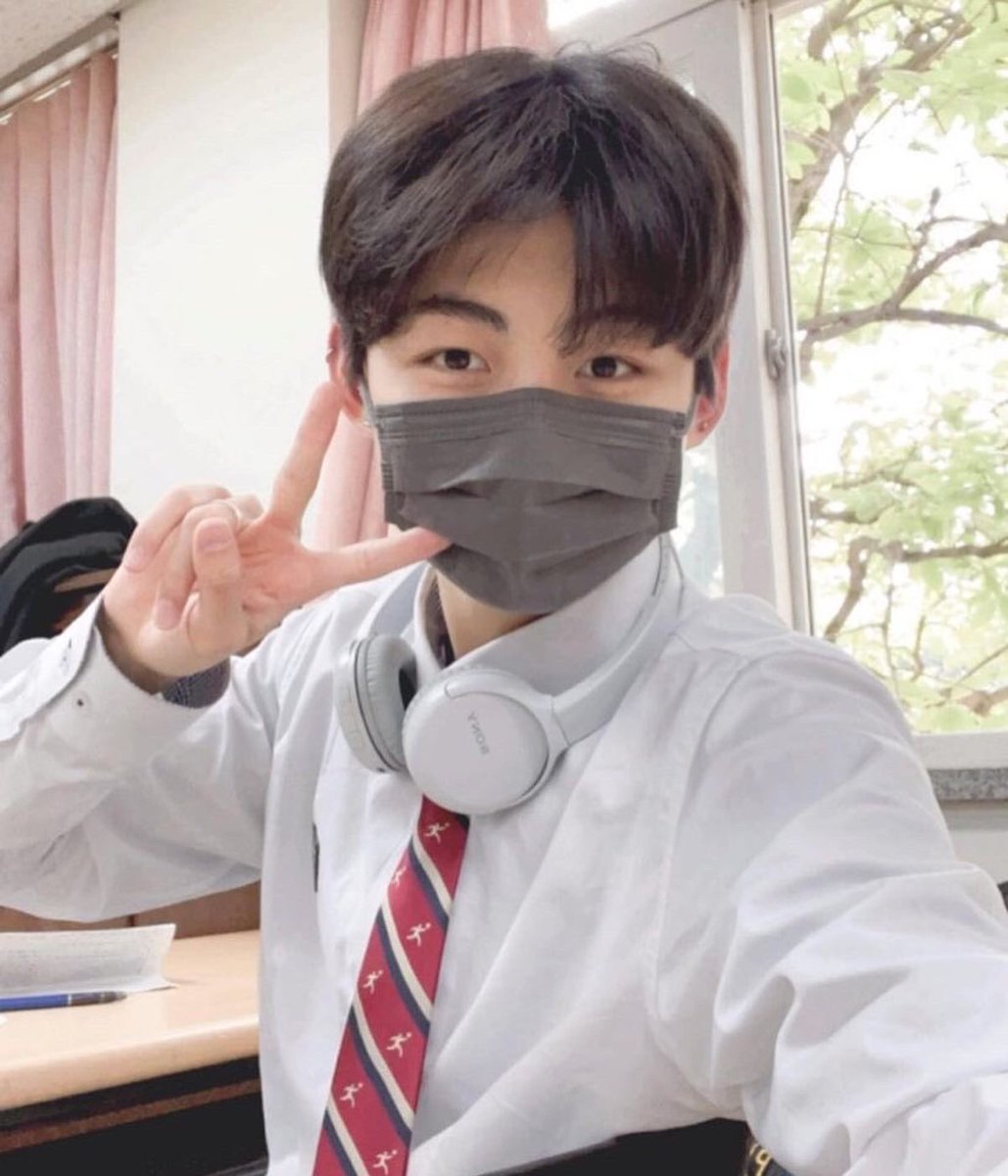 TraineeArchive's tweet photo. School boy jihoon 🥹 #JIHOON #지훈 https://t.co/CzS7cUaPfC