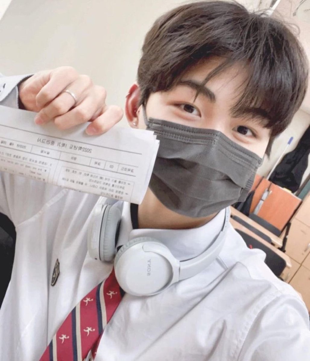 TraineeArchive's tweet photo. School boy jihoon 🥹 #JIHOON #지훈 https://t.co/CzS7cUaPfC