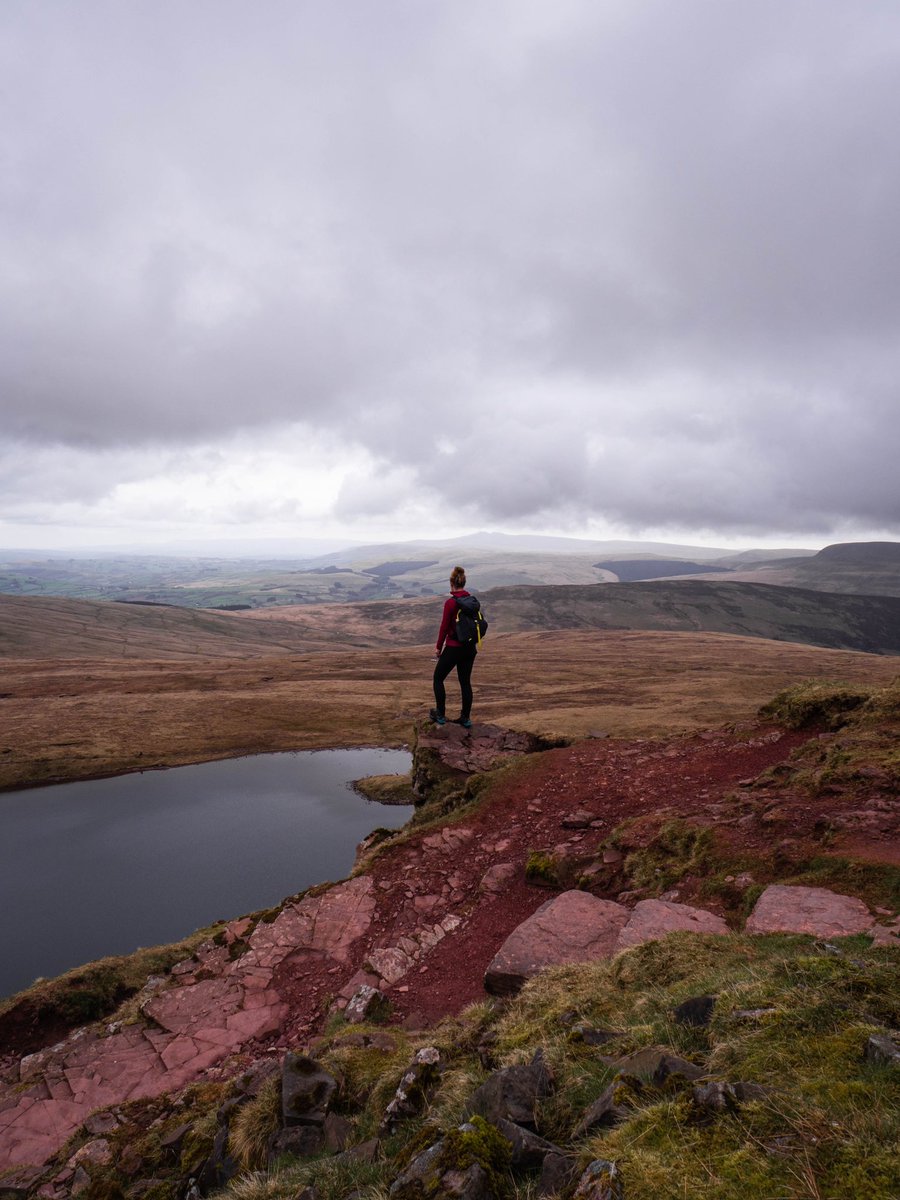 walkhikeexplore's tweet photo. From every angle Pen y Fan and Corn Du are very distinct, they must be some of the most recognisable peaks in the uk. 

#breconbeacons #llynyfanfawr #wales #cymru https://t.co/GpEvbuyo7E