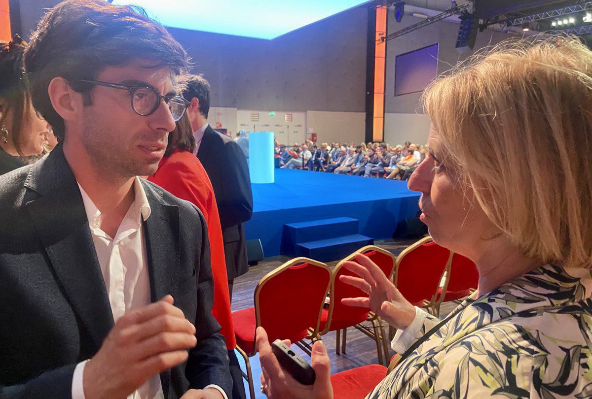 BrigBourguignon's tweet photo. #Ensemble rassemblés autour d’un projet ambitieux pour les Français et déterminés à agir dans une majorité forte avec @EmmanuelMacron !

Parce qu’il nous faut désormais mobiliser et convaincre partout, j’ai tenu à transmettre aux candidats @avecvous mon expérience des campagnes. https://t.co/sUgLuLTdVo