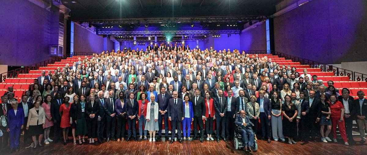 BrigBourguignon's tweet photo. #Ensemble rassemblés autour d’un projet ambitieux pour les Français et déterminés à agir dans une majorité forte avec @EmmanuelMacron !

Parce qu’il nous faut désormais mobiliser et convaincre partout, j’ai tenu à transmettre aux candidats @avecvous mon expérience des campagnes. https://t.co/sUgLuLTdVo