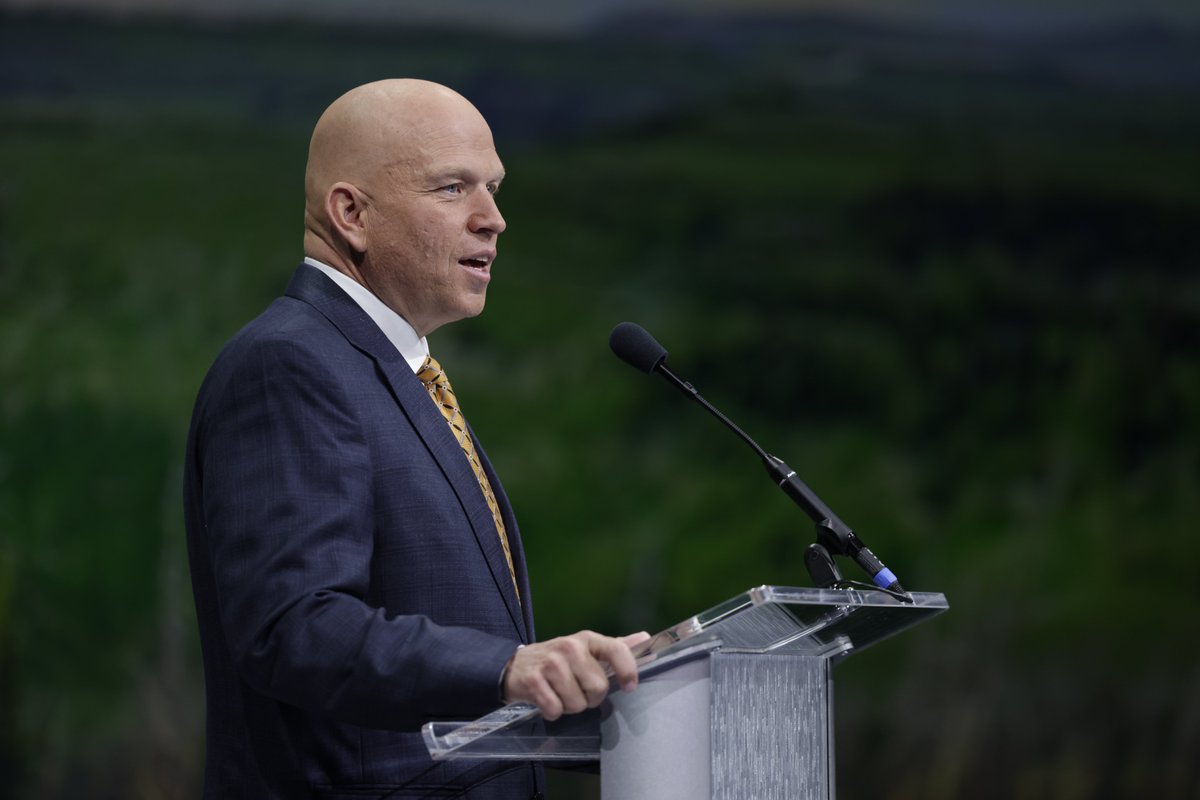 BYU's tweet photo. "If you're in one of those trying, difficult times right now, hang onto these words from Jesus: 'The Spirit giveth light to every man that cometh into the world; and the Spirit enlighteneth every man [...] that hearkeneth to the voice of the Spirit.'"

#BYUDevo https://t.co/1qL5KaRJOG
