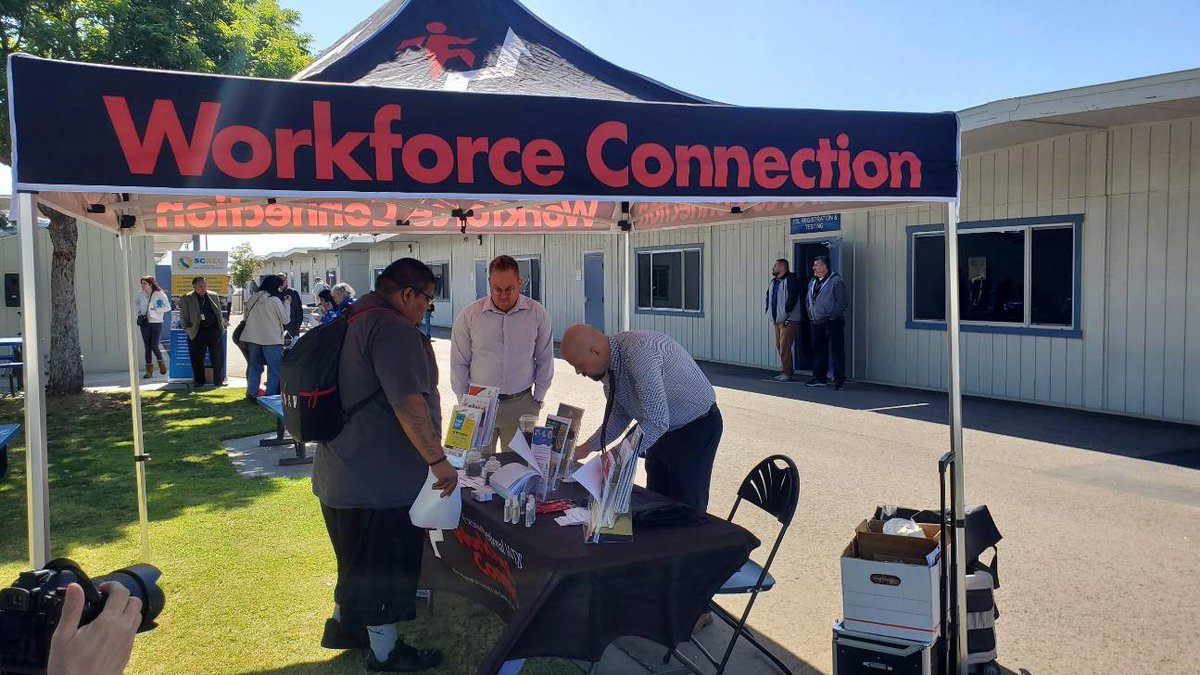 WDB_Fresno's tweet photo. Our Workforce Connection staff is attending the CTE Showcase providing the students at Clovis Adult School with valuable information about our services! #workforceconnection #CTE #Clovis #adultschool #careertraining #careers https://t.co/LjH7qzxuA9