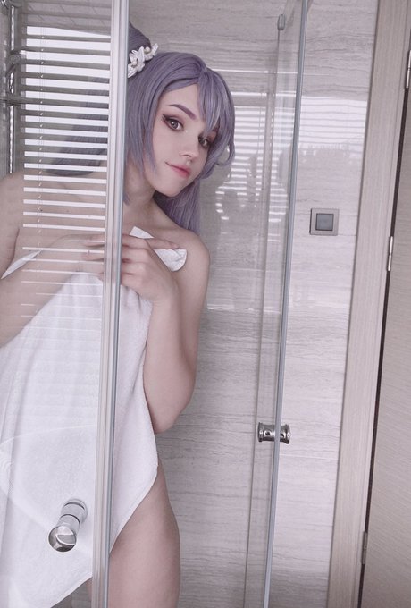 Taking a shower together... yay or nay?💫

I’m going to send this exclusive Keqing photoset tomorrow ✨
https://t