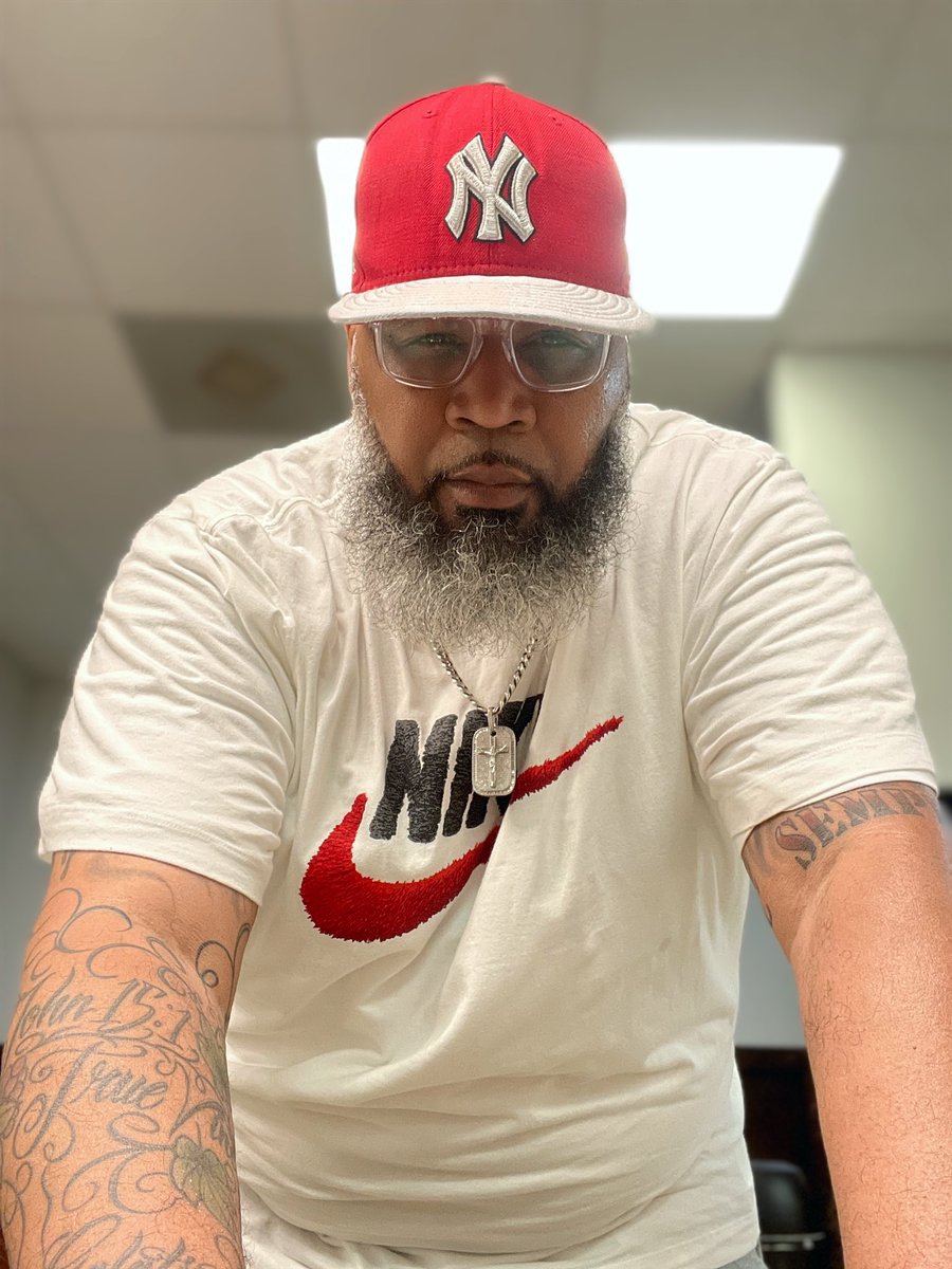 DaryleLSmith's tweet photo. Today’s Drip FamILY!!
#Lebrons #YankeeFitted #JustDoIt #IPreach
#RSC #richsockclique @uncle_rjs @Latoya331 @liltruckerbae @CoachWesSCF @KidFromTheX @CallMeCoachVP @LiCkMyJs @5aluteMeImPaige @LexxDaTurtle @mizz_tae @mdeeeeee_ @LadySideshow @SPOTTIEOTTIEDO3 @ALilBitOfEryn @MagMr44 https://t.co/qxoQWvHsE0
