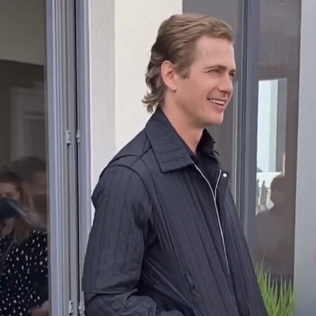 vadersanakin's tweet photo. Hayden in Revenge of the Sith premiere in Berlin (2005) and promoting Obi Wan Kenobi in Berlin (2022) https://t.co/K4eFG9bowB