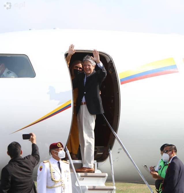 pameaguirre1's tweet photo. Presidente @LassoGuillermo 
🔴DOCE VIAJES EN UN AÑO
🔴Ha estado FUERA DEL PAÍS MÁS DE 60 días (DOS MESES).
🔴Viajó en los aviones Falcon y Lagacy que prometió vender

Inicié un proceso de fiscalización y la respuesta de @Presidencia_Ec es que “INFORMACIÓN RESERVADA”
¿Qué ocultan? https://t.co/KEhhDg1hRD