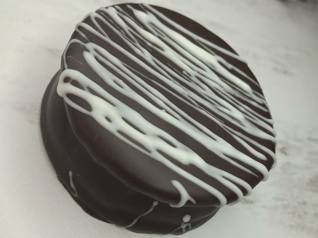 la_comidita's tweet photo. Les presentamos el alfajor "Buenos Aires" El alfajor de CAFÉ!! 👏👏
Está riquísimo 😋 No se lo pueden perder!! 

Además!

Con el lanzamiento de este nuevo alfajor, seguimos con la docena de surtidos de 14 unidades a $1200!!🙌
Hasta el 17 de mayo. https://t.co/jlq2iRw9r7