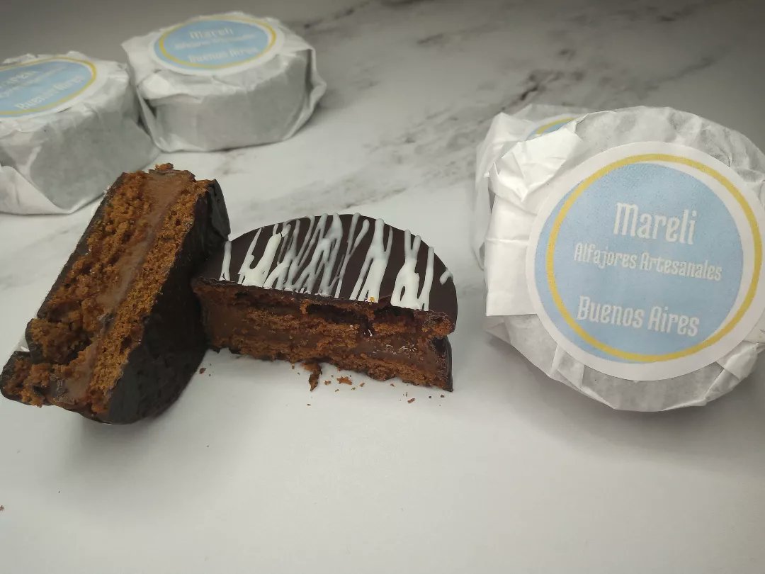 la_comidita's tweet photo. Les presentamos el alfajor "Buenos Aires" El alfajor de CAFÉ!! 👏👏
Está riquísimo 😋 No se lo pueden perder!! 

Además!

Con el lanzamiento de este nuevo alfajor, seguimos con la docena de surtidos de 14 unidades a $1200!!🙌
Hasta el 17 de mayo. https://t.co/jlq2iRw9r7