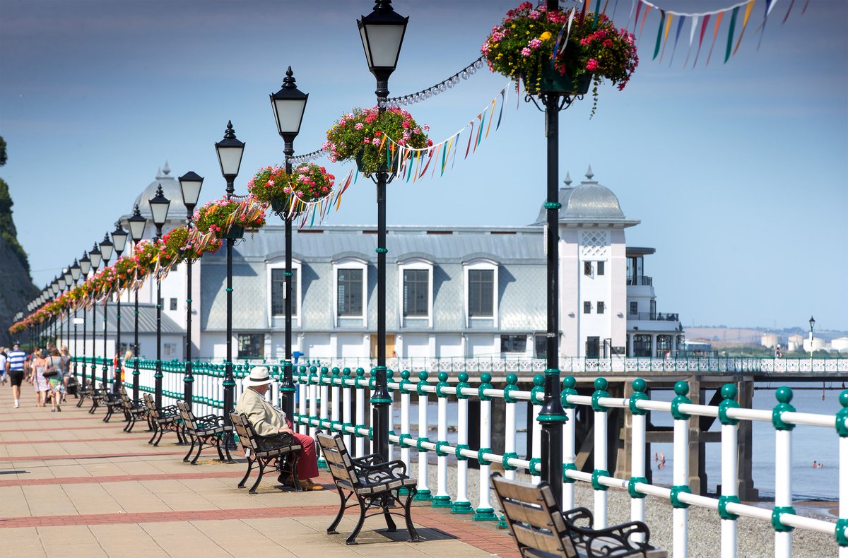CTywydd's tweet photo. Most walks on #10daysinMay @visitthevale are full but we do have some places this Saturday for a wonderful walk along the @WalesCoastPath to Penarth,with talks, characters, pubs & Penarth pier,and great views! Go to @visitthevale & register ASAP for your place! #coastandpierwalk https://t.co/ws0QHq5ufV