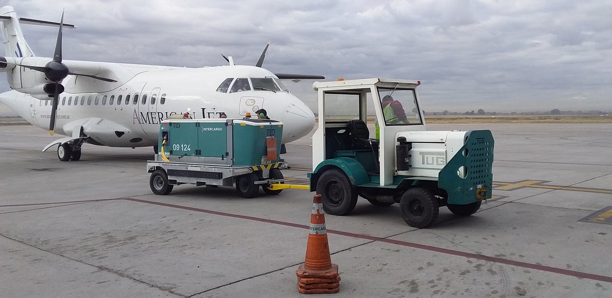 gastaldi_adrian's tweet photo. Visitando la escala de Mendoza, pronta a certificar ISAGO y  charlando con los compañeros trabajadores, que hacen grande a una intercargo federal, presente en 19 aeropuertos del Pais!!!🇦🇷🇦🇷
#alpiedelavion https://t.co/tF9f714QSV