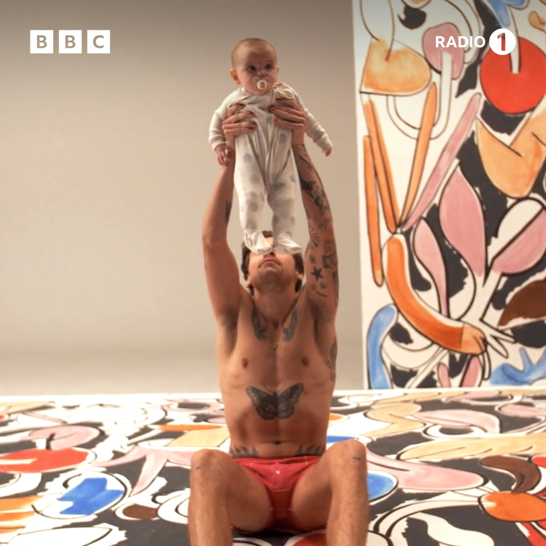 BBCR1's tweet photo. just @Harry_Styles holding a baby...🥺 https://t.co/nkwKPs7sFy
