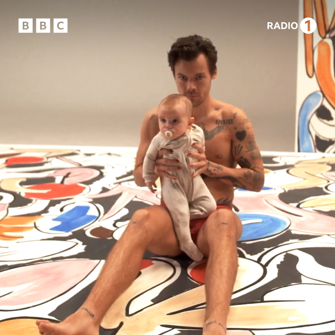 BBCR1's tweet photo. just @Harry_Styles holding a baby...🥺 https://t.co/nkwKPs7sFy