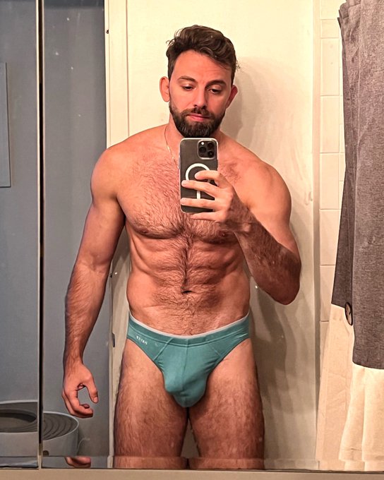 Shower time 🚿 https://t.co/XBB0XFFZK0<a href="/tag/tbt"class="tags"><span>#tbt</span></a>
