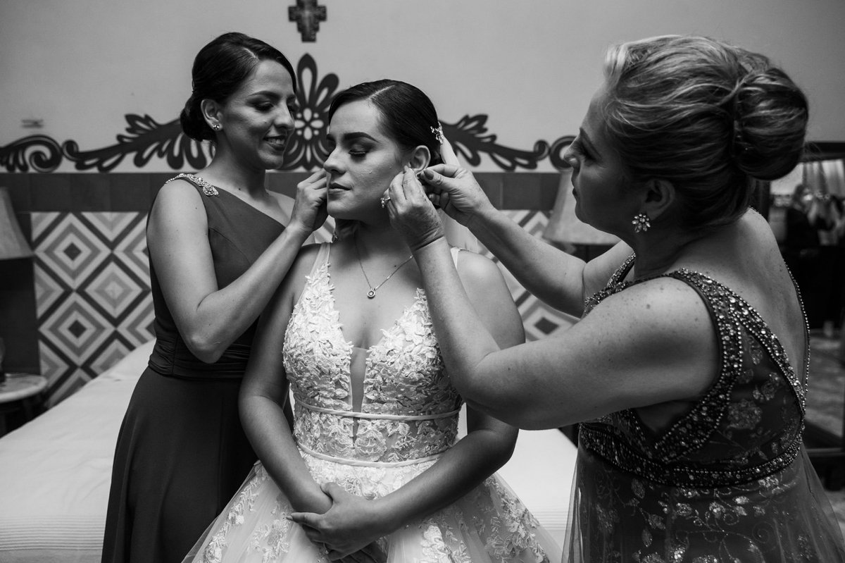 elcandilwedding's tweet photo. Siempre en los mejores momentos nos acompañan #FelizDiaDeLasMadres💜✨
 📸  @cinema_hd https://t.co/KK0LgKoFBv