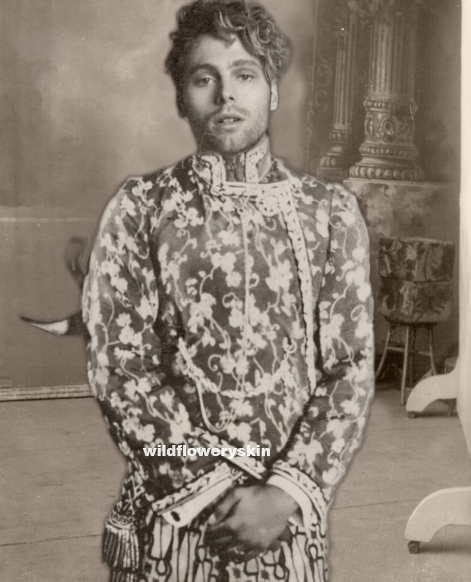 <a href="/5SOS/">5 Seconds of Summer</a> AAAAAAAA RADEN MAS LUKE HEMMINGS MY JAVANESE KING I KNOW THIS IS YOUR IMPACT
