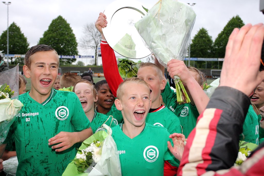 Vandaag 7 jaar geleden kampioen met <a href="/fcgroningen/">FC Groningen</a> D2! Wat een gruwelijk team was dit.. ontzettend leuke tijd! 💚😍