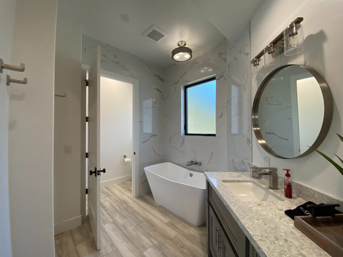 CobbosBH's tweet photo. Soak your cares away in a warm tub. π
#vacationrental #luxurytravel #cvlux https://t.co/NochPdu5Gx