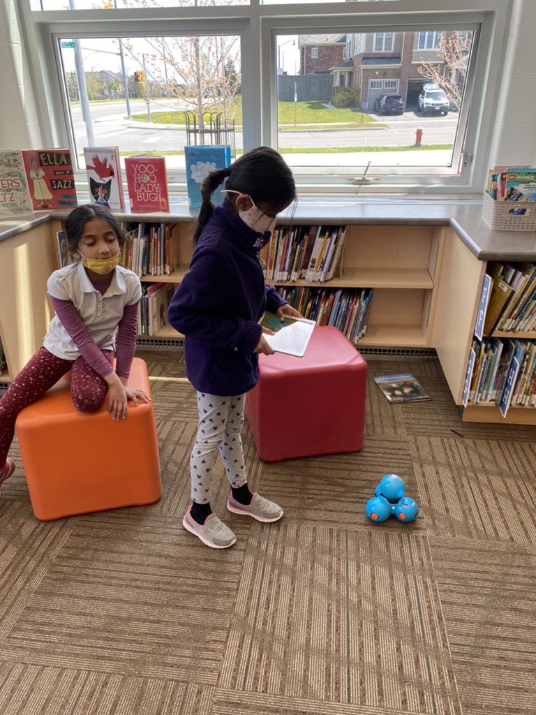 MrsPungitore's tweet photo. Coding with sphero and dash today! @TribuneDrive @MrNinthelibrary https://t.co/MBUDvqjfoY