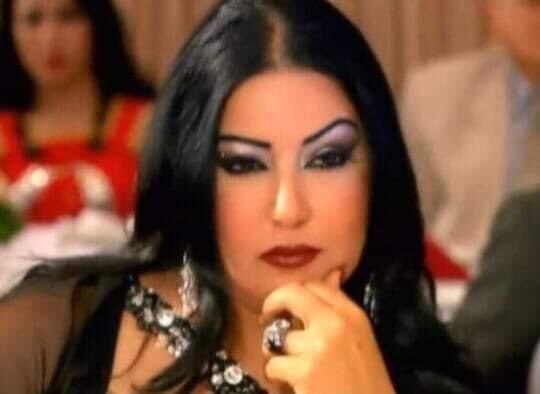 وأنا سايبة الإمتحان وقاعدة أراقب المراقب اكتر ما هو بيراقبني