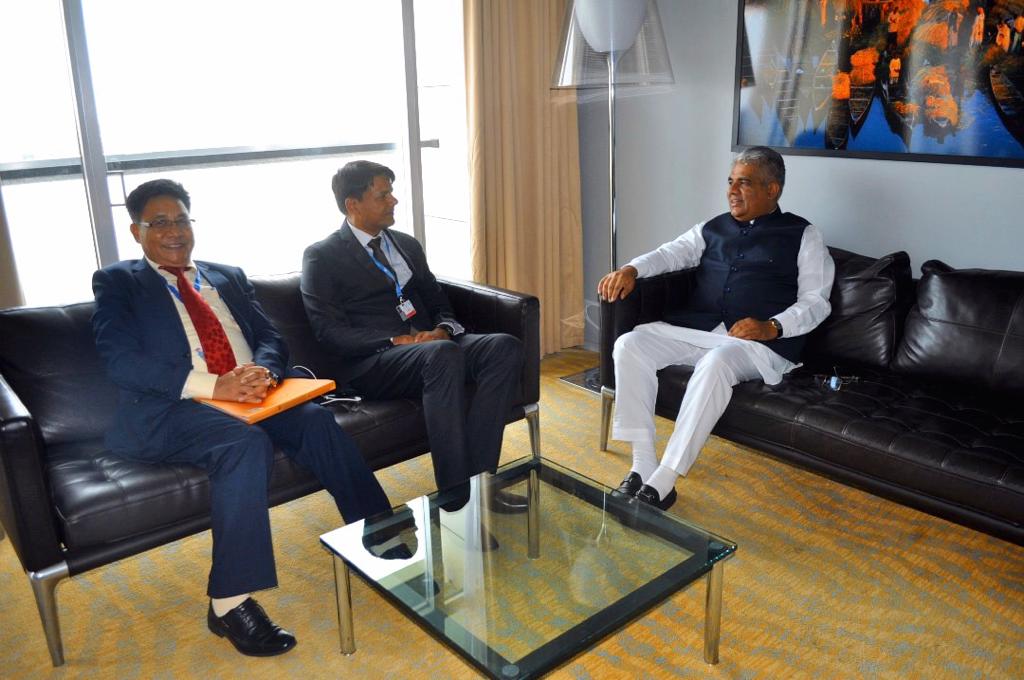 byadavbjp's tweet photo. Met Shri Shyam Sunder Jyani, associate prof, Sociology at Govt Dungar College, Bikaner, Rajasthan &amp; winner of UN’s prestigious Land for Life Award 2021 on the sidelines of COP15. Jyani ji’s idea of Familial Forestry won him the prestigious award. He will be felicitated by UNCCD. https://t.co/nk0TFZTcmn