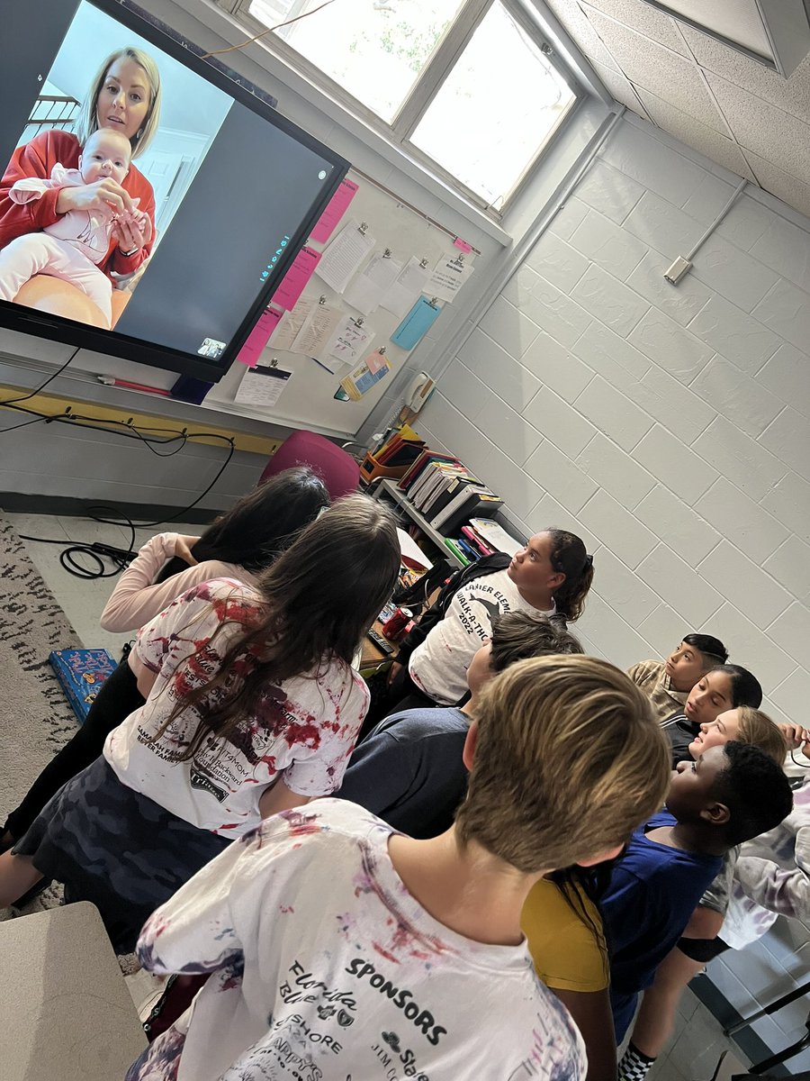 oldladylor's tweet photo. These 5th graders earned a FaceTime with their teacher who had a baby this spring!! 💙🙌🎉 #poppingintomiddleschool @HCPSLanier https://t.co/Y76fy9Tvmh