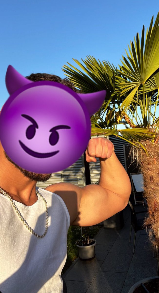 KanaxMaster's tweet photo. Retweetet und liket ihr opfer 
Cashfotzen in dms sofort 🖕🏼 https://t.co/HNHhQwF4MM