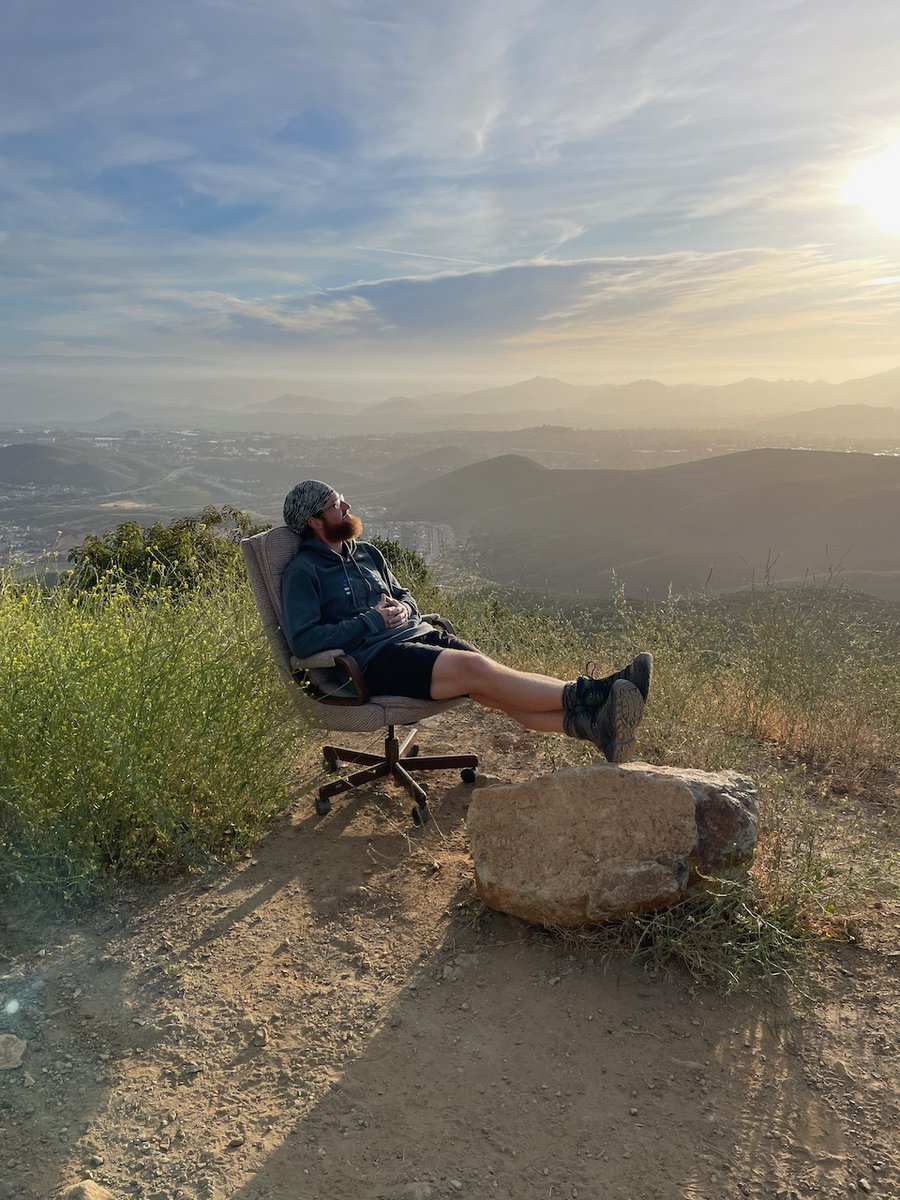 rootsconnectllc's tweet photo. Early morning hike before going to the office. Or did we just find a new office? ;-) Beautiful morning with amazing views and great company.  #hikingadventures #hiking #sunrise #naturelovers https://t.co/g6iPnWp823