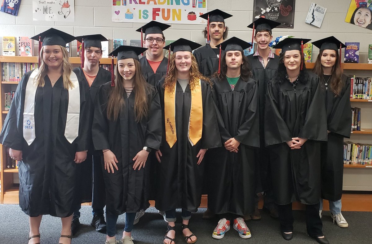 Congratulations to our graduating seniors! We are so thankful you all came back for the Senior Walk. 📷 🎓 #onceahawkalwaysahawk #classof2022  #hickersonhawks